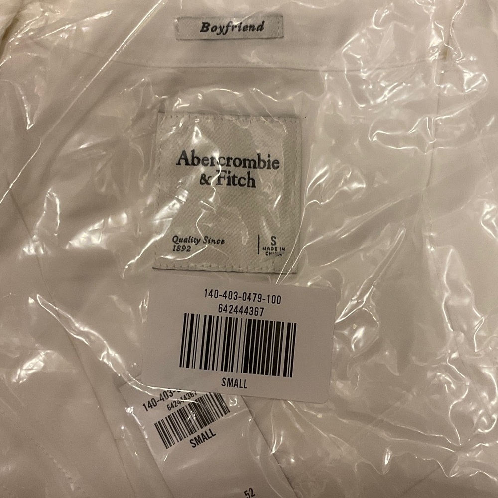 Abercrombie & Fitch White Boyfriend Style button down Top - Picture 2 of 3